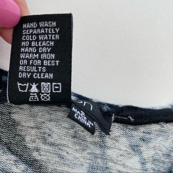 Papillon shift  dress with crew neckline, 3/4 length sleeves, stretch knit, midi - Picture 8 of 10